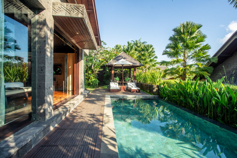 Swimming Pool 25