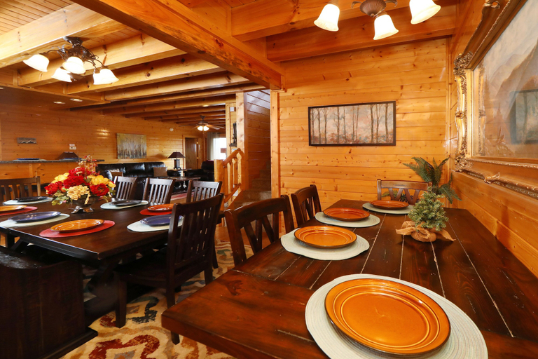 Food & Drinks 5, Ridgetop Theatre Lodge - Six Bedroom Cabin, Sevier