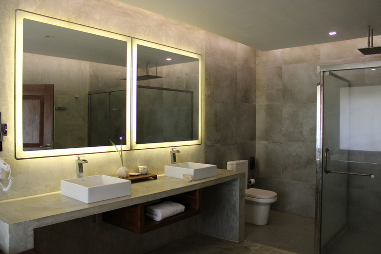 Bathroom 4, Margosa Bay, Trincomalee Town and Gravets