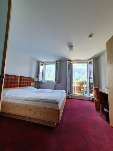Bedroom 2, Strandhotel, Interlaken