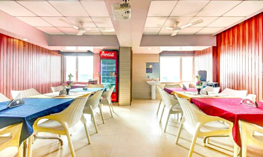 Food & Drinks 4, Hotel Shree Daan, Valsad