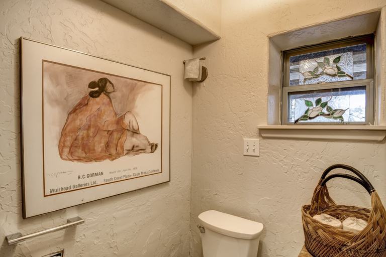 Bathroom 4, Bear Paw, Lincoln