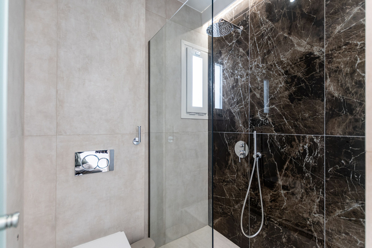 Bathroom 4, Golden Bird's, South Aegean