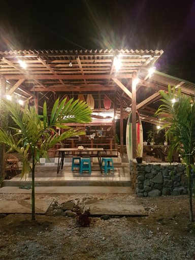 Food & Drinks 5, Amban Beach House, Manokwari