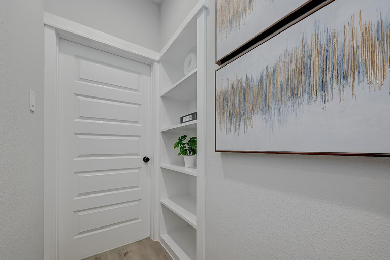Others 5, Elegant 3BR Haven- Games, Luxury & Lush Garden, Houston