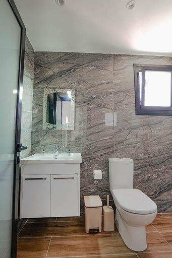 Bathroom 3, Vila Muka, Sarandës
