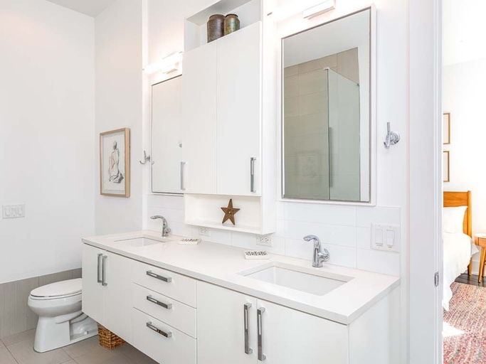 Bathroom 4, Savannah Suite Tea, Chatham
