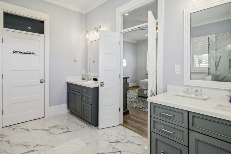 Bathroom 4, Dorado Grande, Galveston