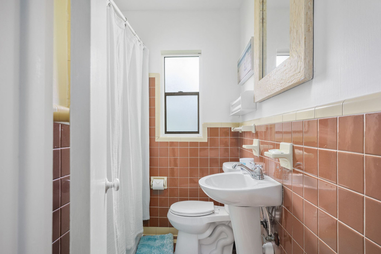 Bathroom 4, Sunny Day Getaway, Duval