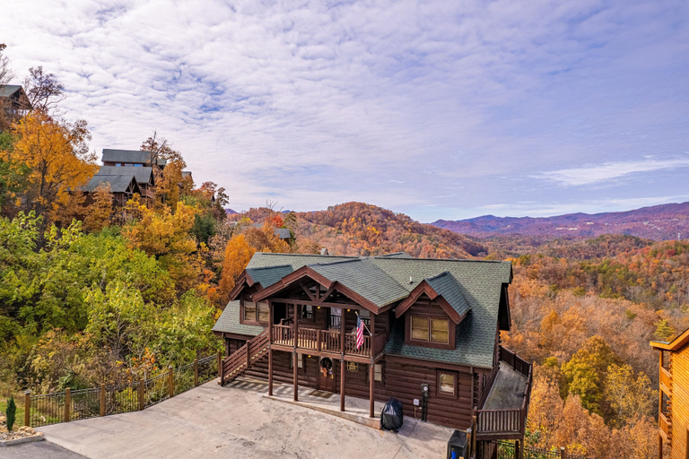 Exterior & Views 2, Picture Perfect- Seven Bedroom Cabin, Sevier