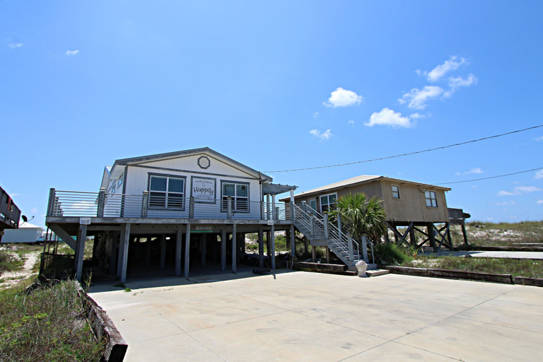 Exterior & Views 2, Sand in my Boots, Baldwin