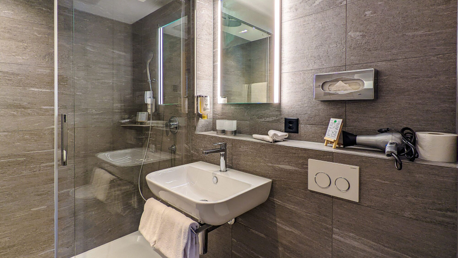 Bathroom 3, Strandhotel, Interlaken