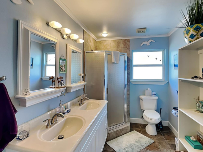 Bathroom 3, Lighthouse By the Sea, Brazoria