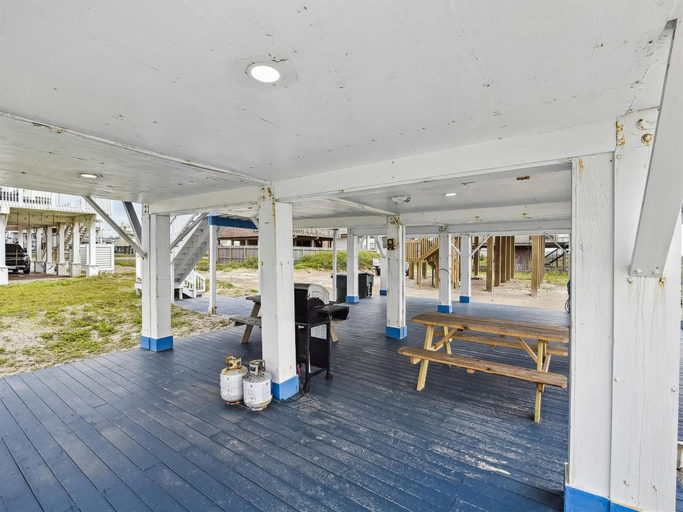 Others 5, Beachfront Retreat, Galveston