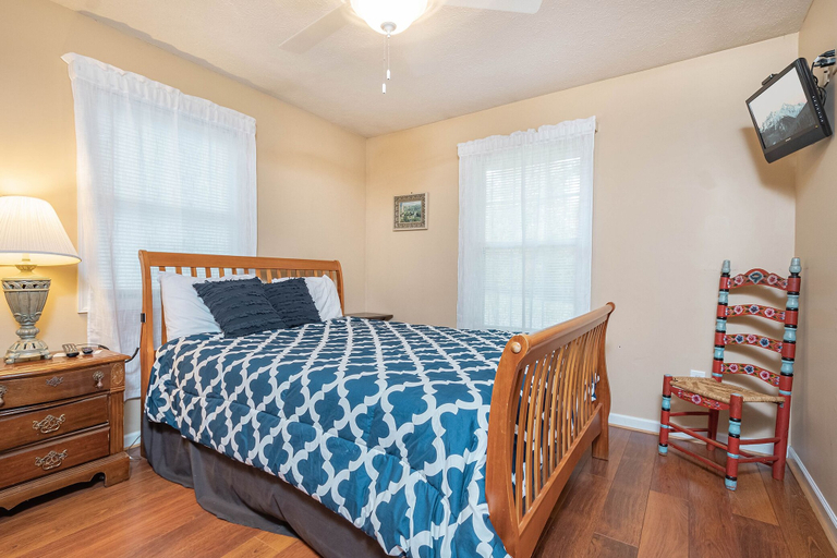 Bedroom 3, Linger Longer, Garrett