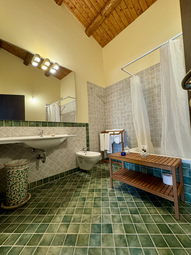 Bathroom 4, Tenuta Aguglia, Syracuse