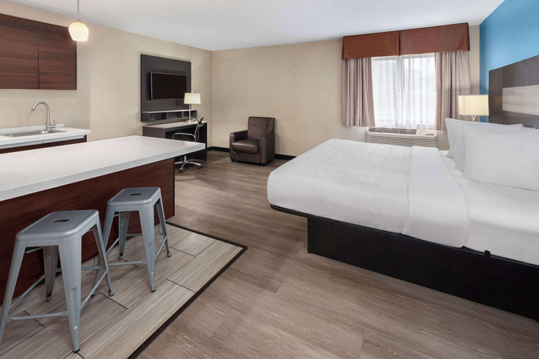 Bedroom 4, Baymont by Wyndham Copley Akron, Summit