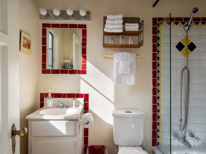 Bathroom, Casita Stieglitz, Santa Fe