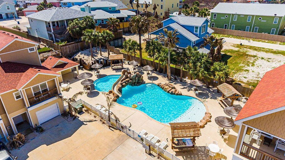 Exterior & Views 2, Twisted Pelican - Beach Gear Included!, Nueces