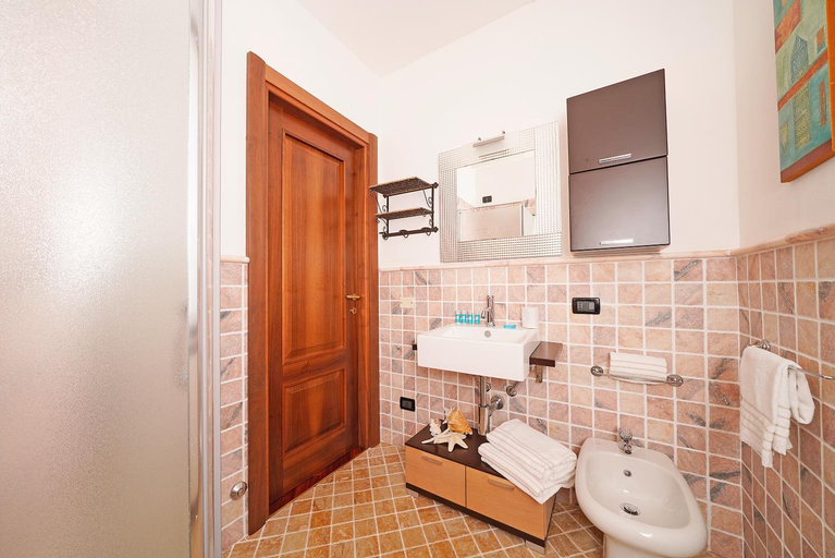 Others 4, Villa Riai, Brescia