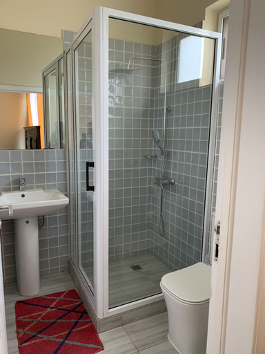 Bathroom 3, Luxury for You, Tema