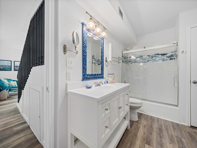 Bathroom 4, Mermaid Bay - Downtown, Aransas