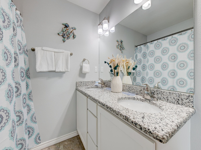 Bathroom, Lonestar Legasea, Nueces