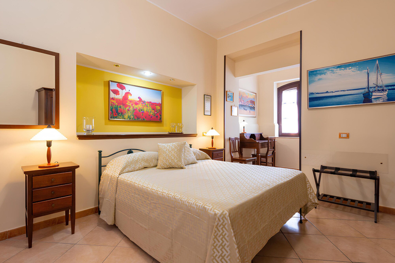 Bedroom 4, B&B Hibiscus, Salerno