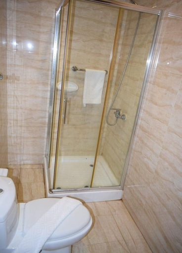 Bathroom 5, Celine Al Motamayza Apartments, Jeddah