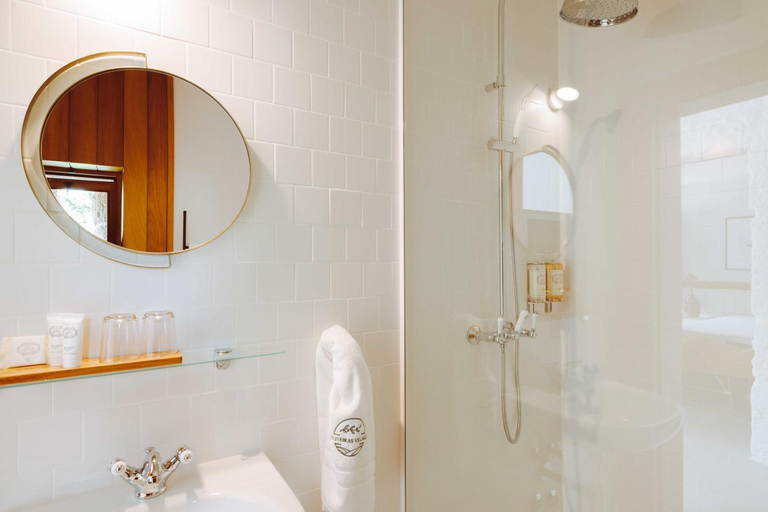 Bathroom 2, Oliveiras Village — Agroturismo, Amarante