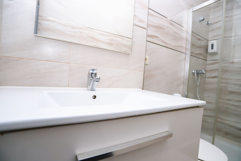 Bathroom 3, Pension Caldas, Pontevedra