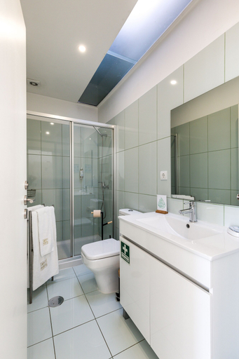 Bathroom 3, Apartment Bolhão Market by Sweet Porto, Porto