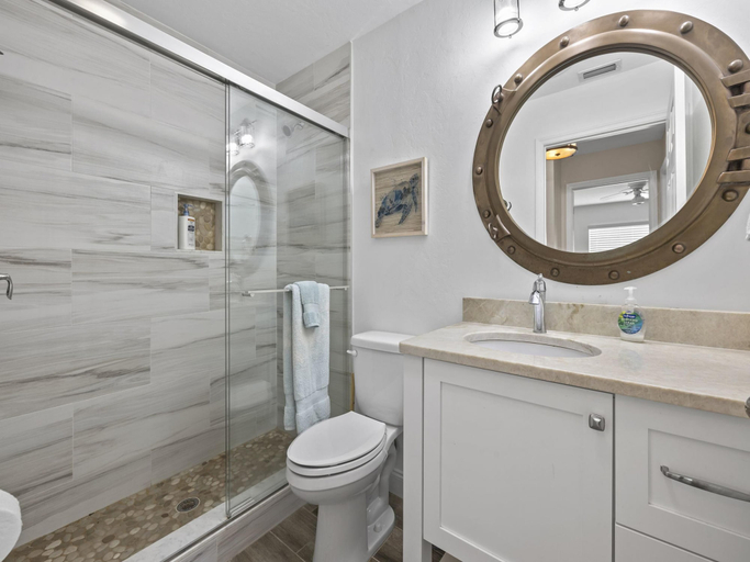Bathroom 4, Sapphire Villa, Lee