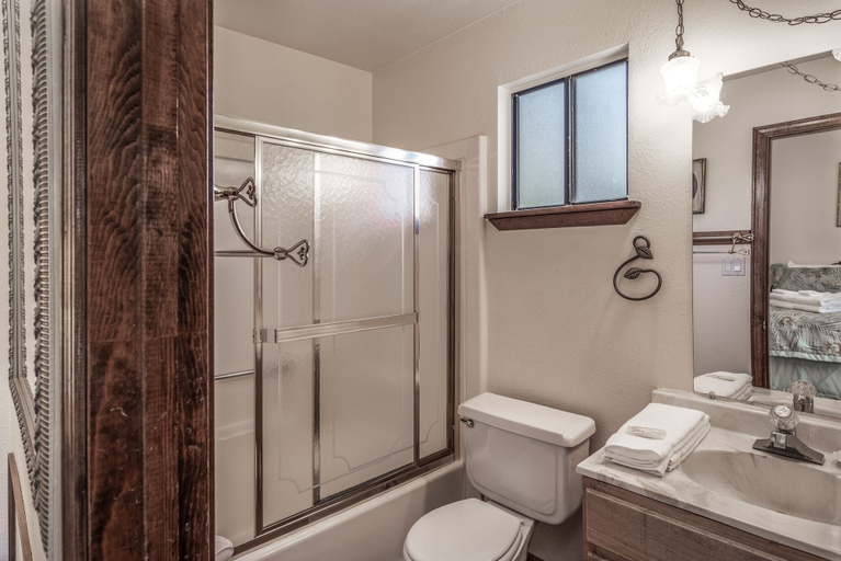 Bathroom 3, Pinon Park by Ruidoso Vacation Rentals, Lincoln