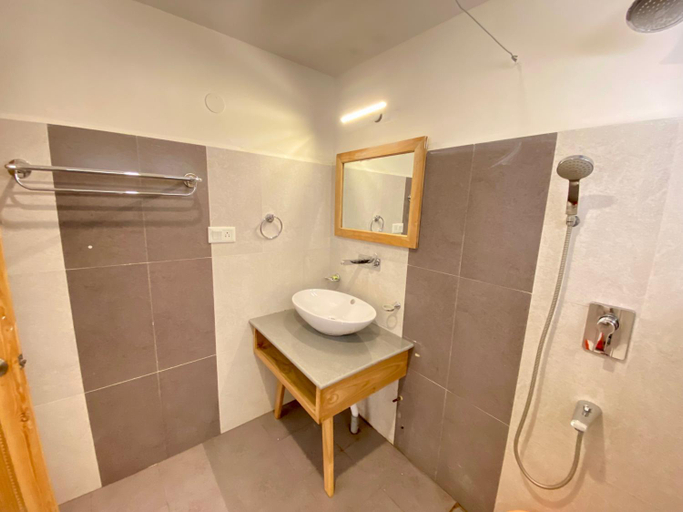 Bathroom 4, HOTEL PALAM HILLS, Leh