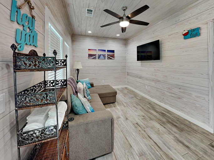 Others 5, Oasis on the Bay, Aransas