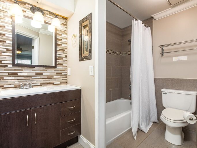 Bathroom 3, Dune Villa by Tybee Vacation Rentals, Chatham