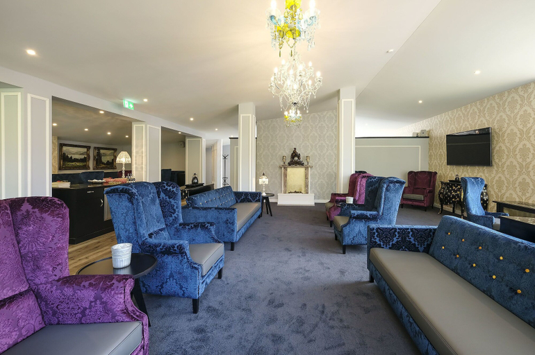 Others 5, Hotel Rex, Miesbach