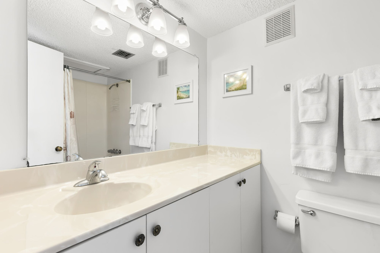 Bathroom 4, Madeira Beach Yacht Club, Pinellas