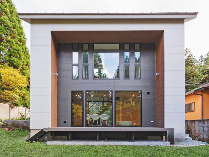 Exterior & Views