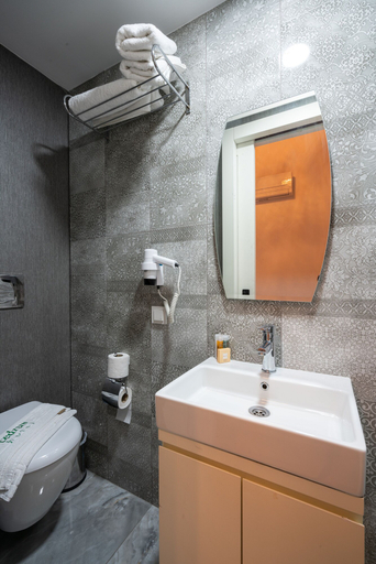 Bathroom 5, Cedrus Hotel, Antalya