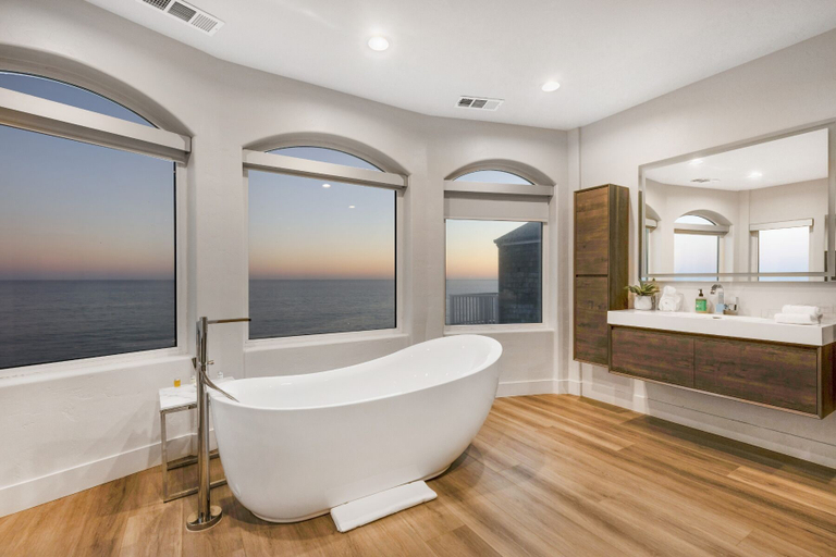Bathroom 3, Escondido Escape, Los Angeles