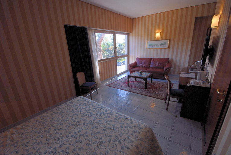 Bedroom 3, Grand Hotel L Approdo, Latina