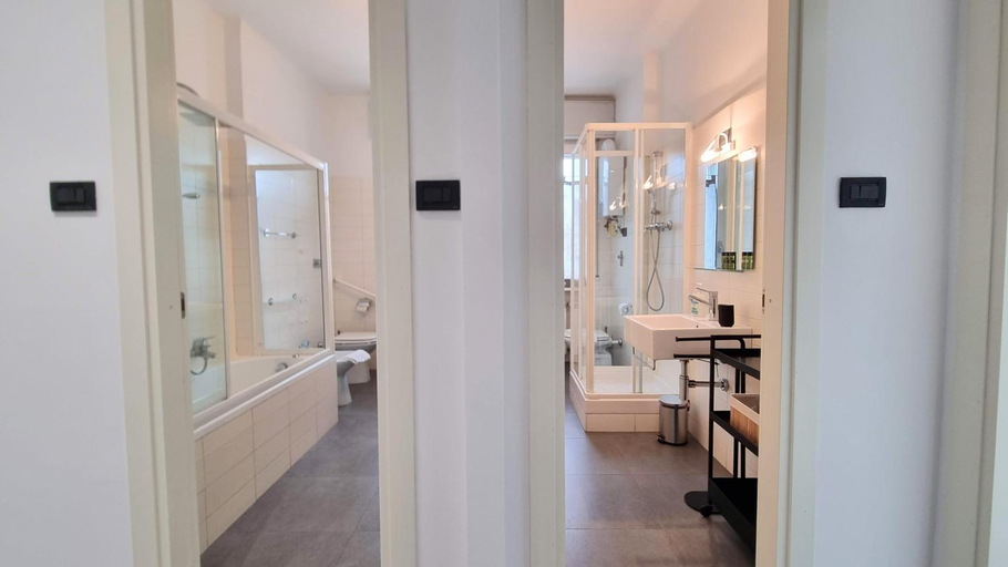 Others 5, Milano Apartment - Trieste Reception, Trieste