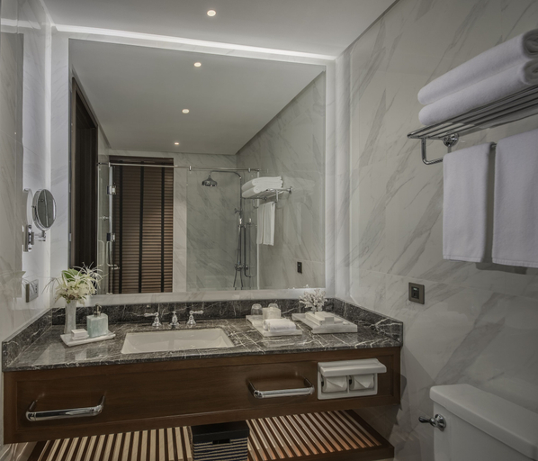 Bathroom 5, Dusit Thani Lubi Plantation Resort, Mabini