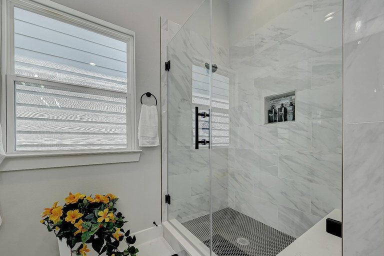 Bathroom 3, Elegant 3BR Haven- Games, Luxury & Lush Garden, Houston