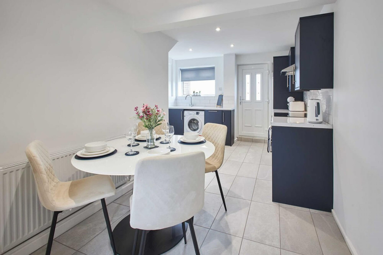 Room 2, Host Stay Marsden Beach House, South Tyneside