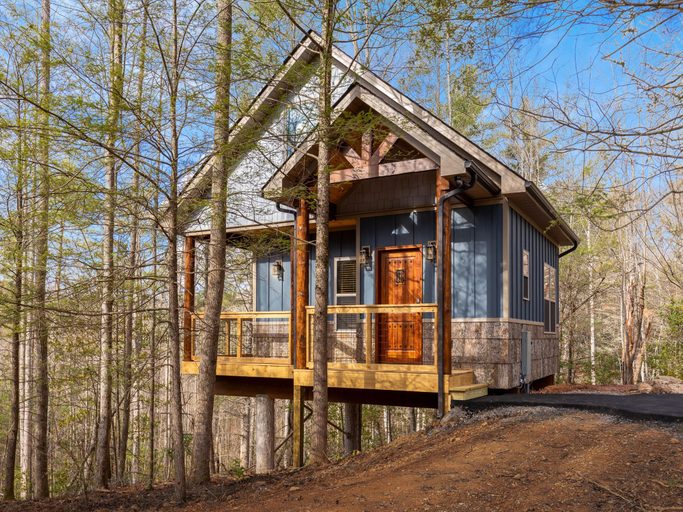Exterior & Views 1, Cosby Knob - Unit 3, Cocke