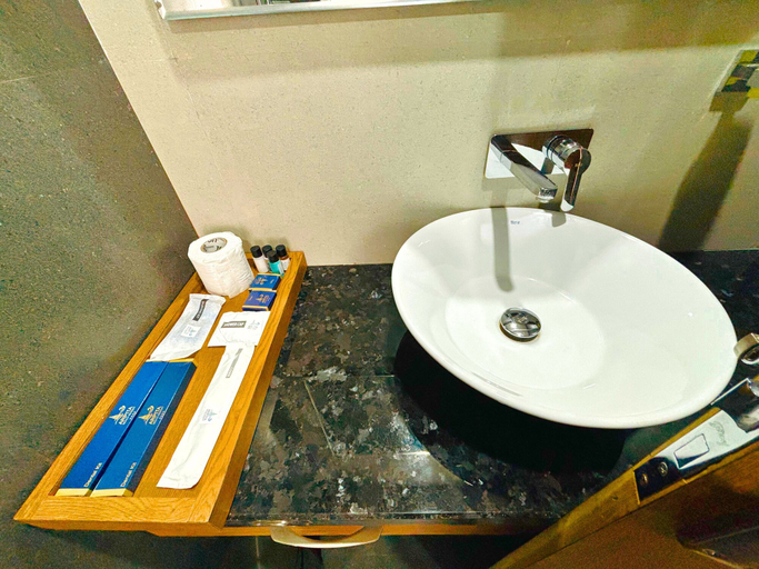 Bathroom 3, Arpita Beach Resort, Baleshwar