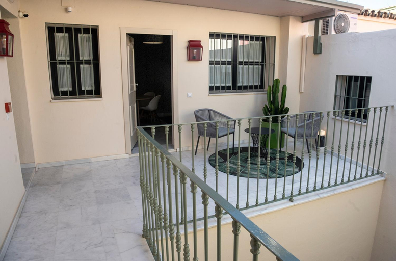 Public Area 3, La Casa del Pozo Santo Apartments, Sevilla